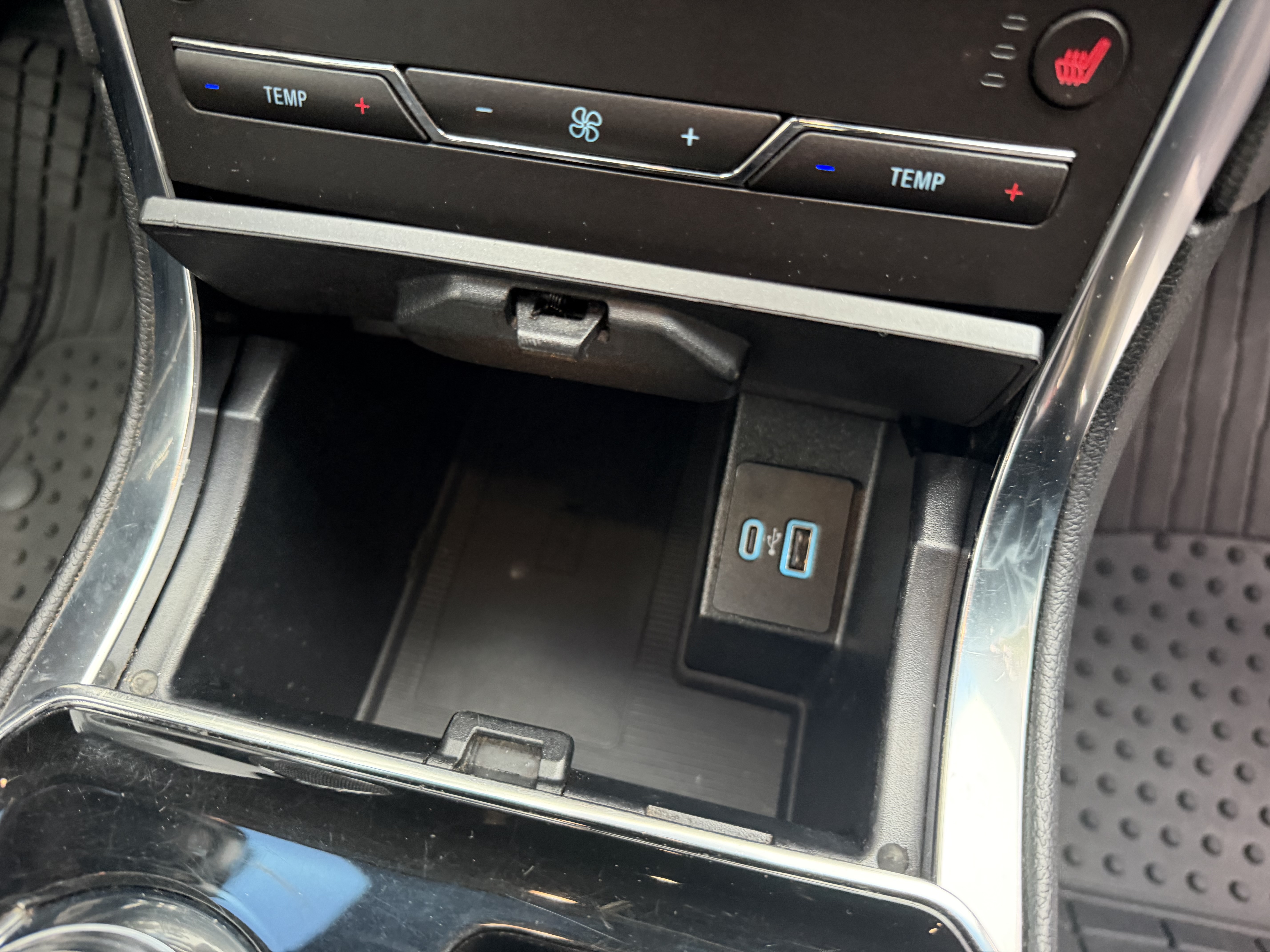 Used 2019 Ford Edge Titanium FWD image 10