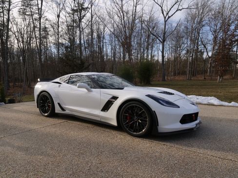 Used 2015 Chevrolet Corvette Z06 w/ Z07 Performance Package image 12