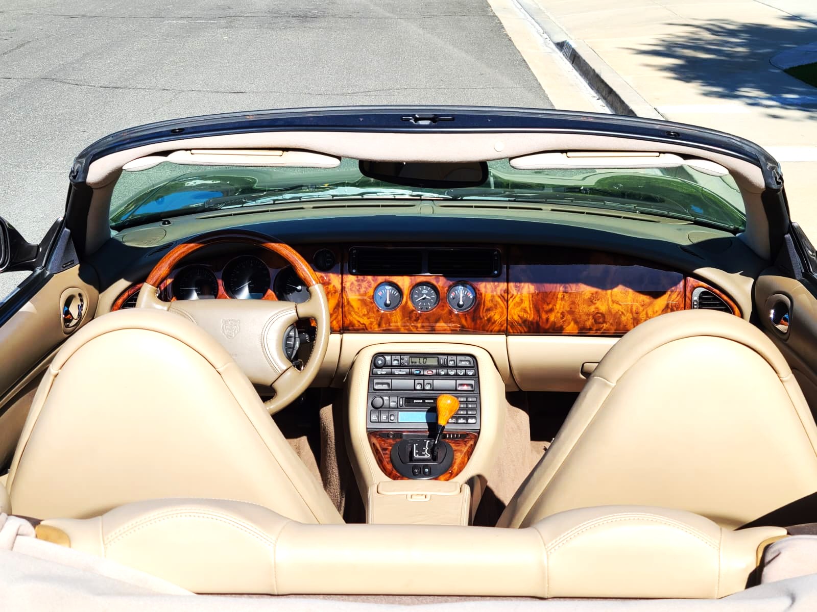 Used 1998 Jaguar XK8 Convertible RWD image 17