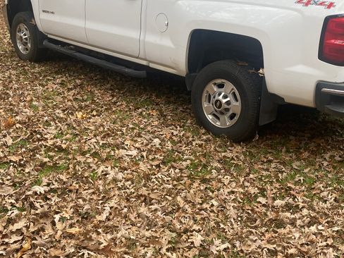 Used 2015 Chevrolet Silverado 2500 LT image 2