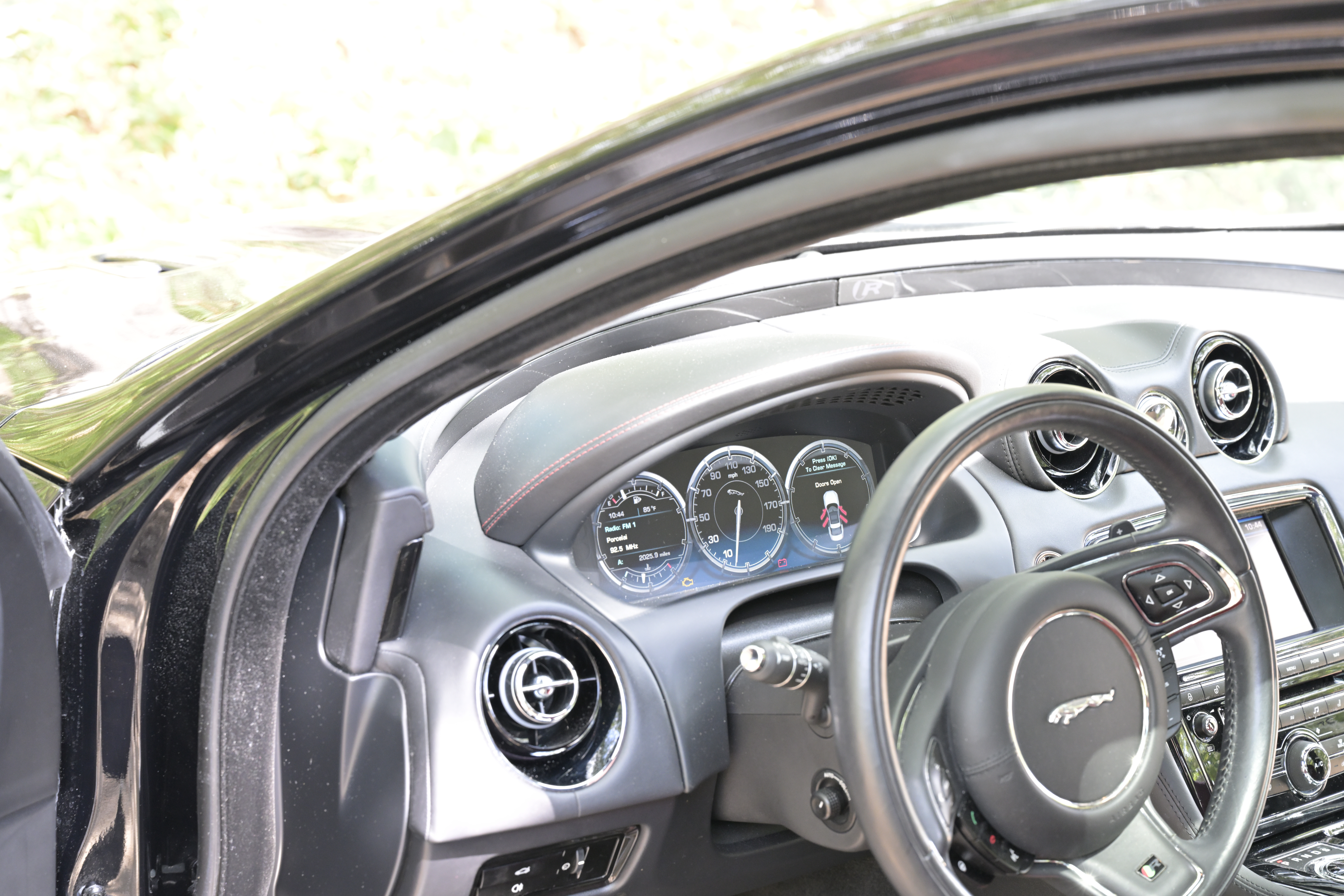 Used 2014 Jaguar XJ R LWB RWD image 13