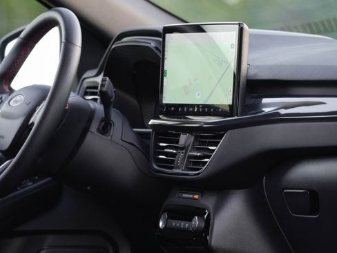 Used 2024 Ford Escape ST-Line Elite w/ Premium Technology Package image 9