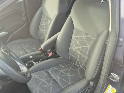 Used 2013 Ford Fiesta SE image 30
