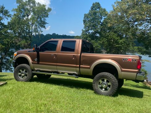 Used 2011 Ford F250 Lariat w/ Lariat Ultimate Pkg image 2