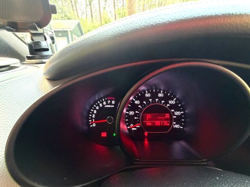 Used 2015 Kia Soul + w/ Audio Package FWD image 12
