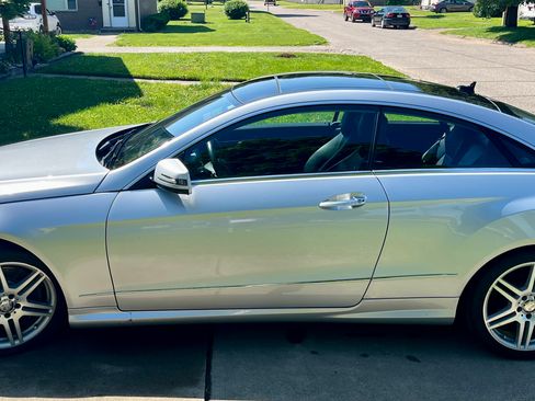 Used 2010 Mercedes-Benz E 550 Coupe image 1