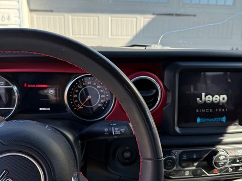 Used 2023 Jeep Gladiator Rubicon w/ Cold Weather Group image 4