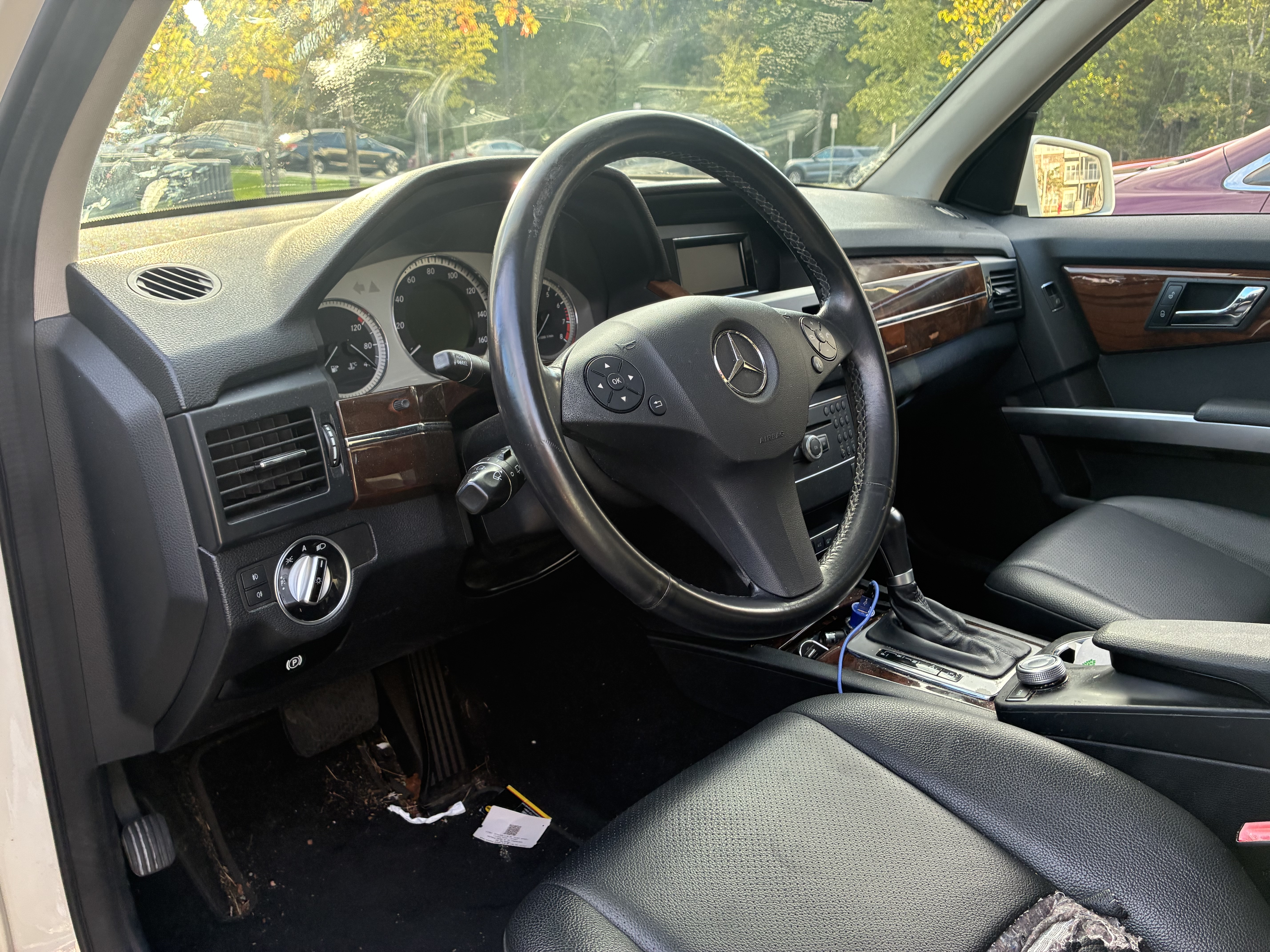 Used 2011 Mercedes-Benz GLK 350 4MATIC image 9