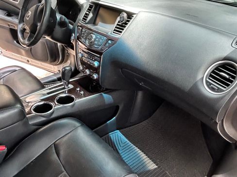Used 2016 Nissan Pathfinder Platinum w/ Family Entertainment Package FWD image 10