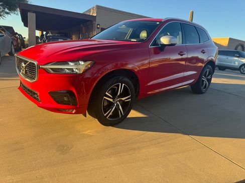 Used 2018 Volvo XC60 T6 R-Design w/ Convenience Package image 4