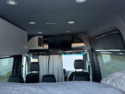 Used 2020 Mercedes-Benz Sprinter 2500 image 15