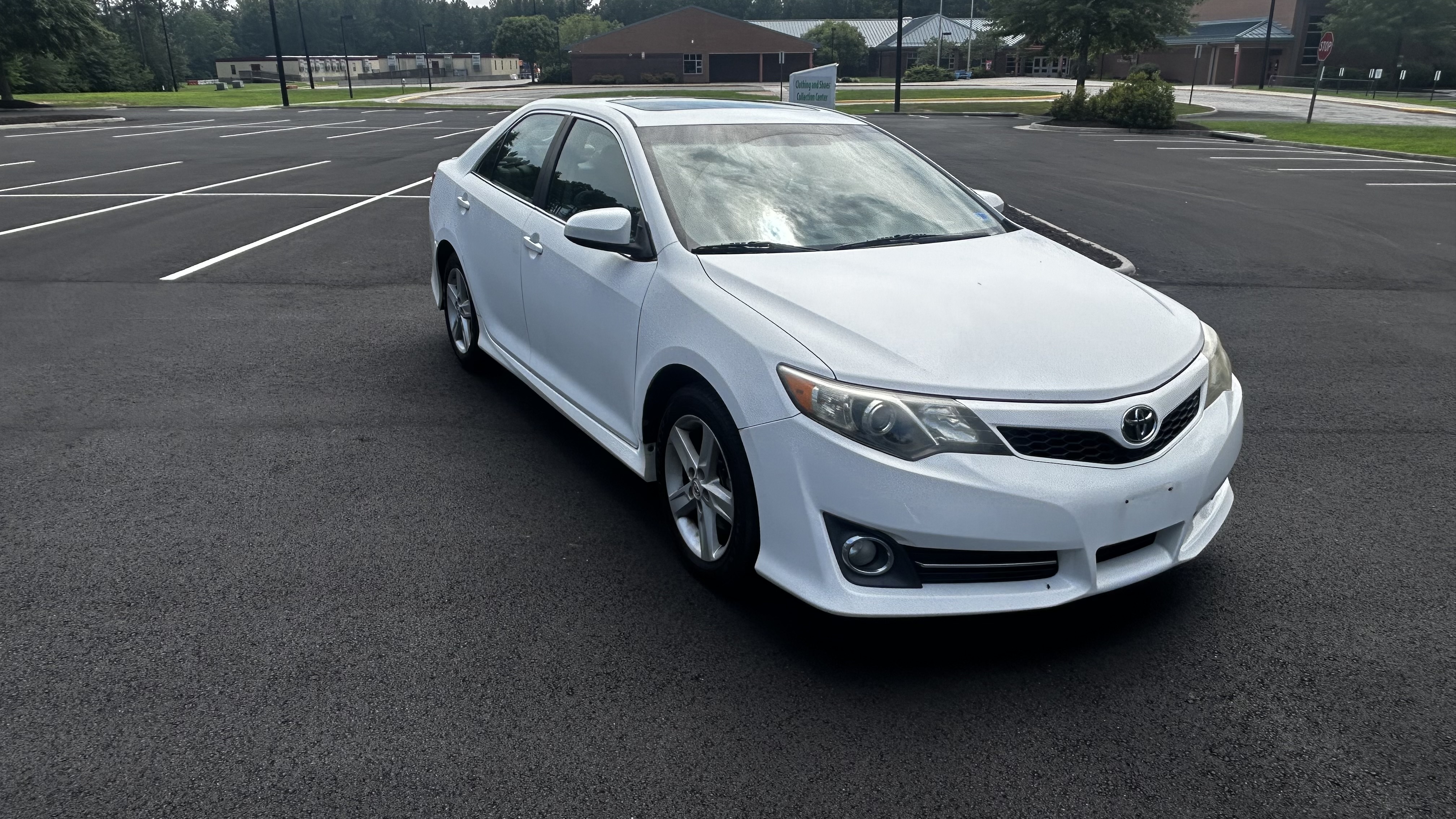 Used 2012 Toyota Camry SE w/ Leather Pkg FWD image 8