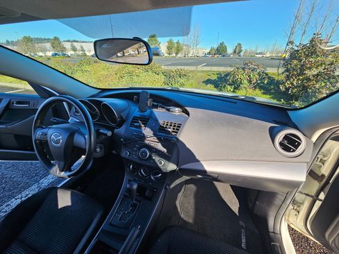 Used 2012 MAZDA MAZDA3 i Sport image 14