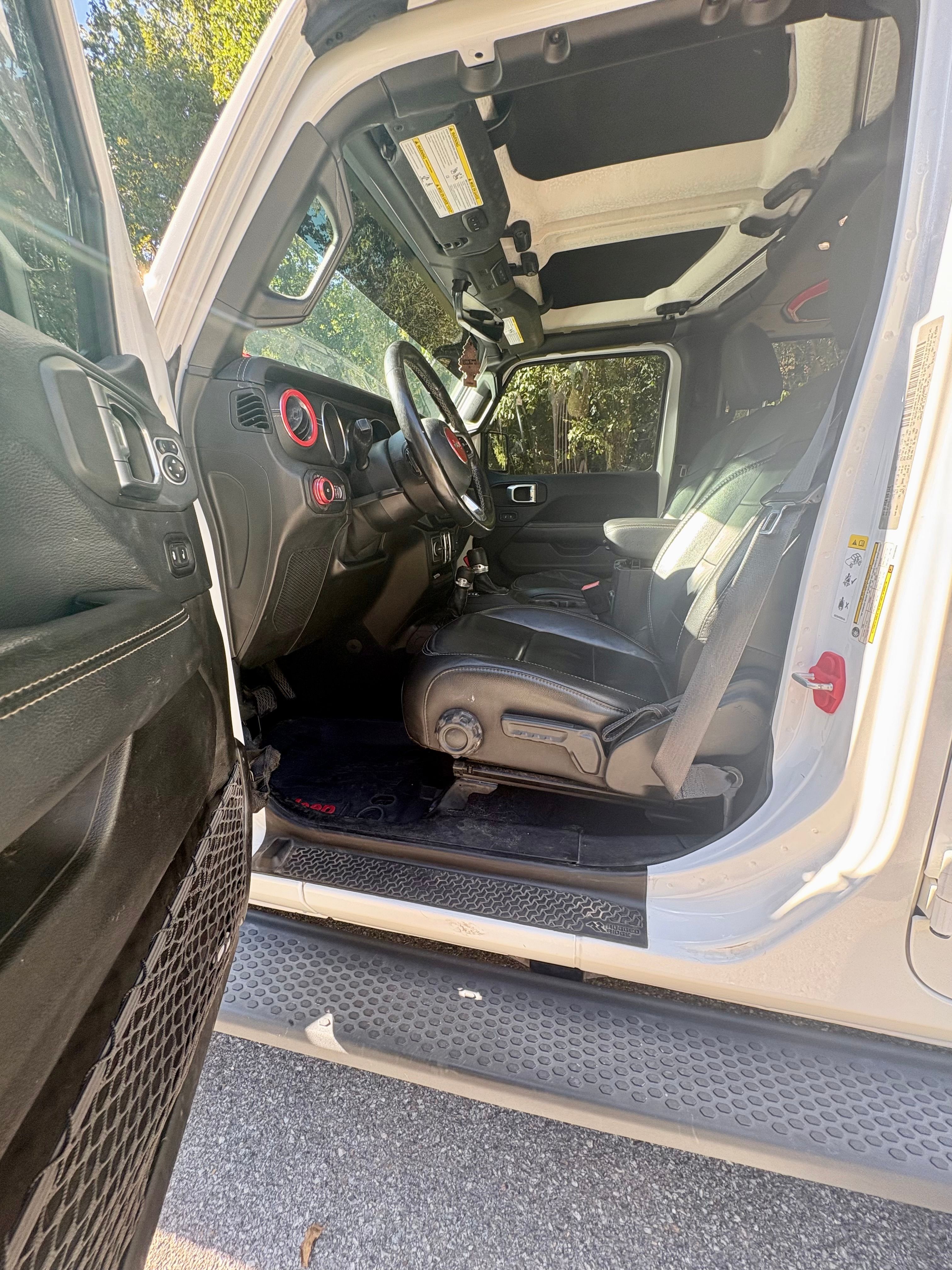 Used 2019 Jeep Wrangler Unlimited Sahara AWD/4WD image 13