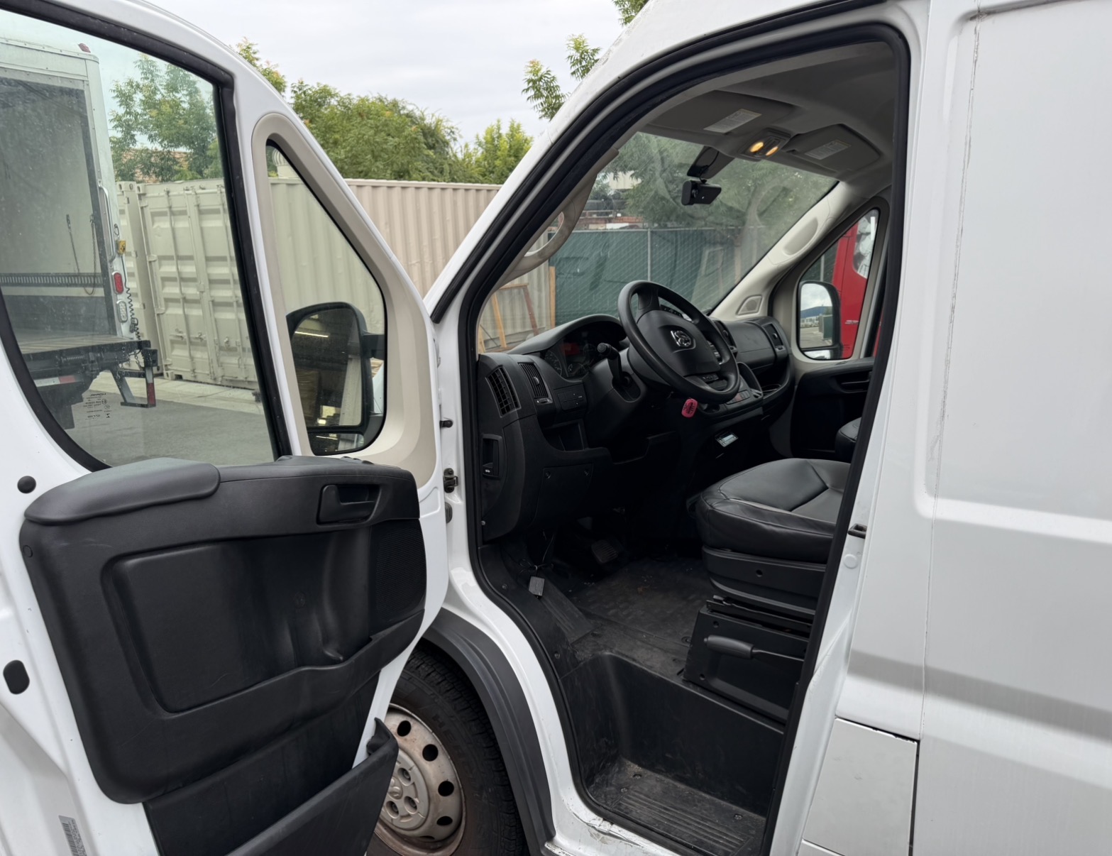 Used 2018 RAM ProMaster 2500 FWD image 5