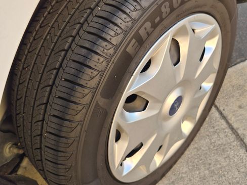 Used 2016 Ford Transit Connect XLT image 19