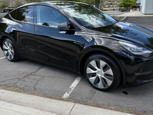 Used 2020 Tesla Model Y Long Range image 4