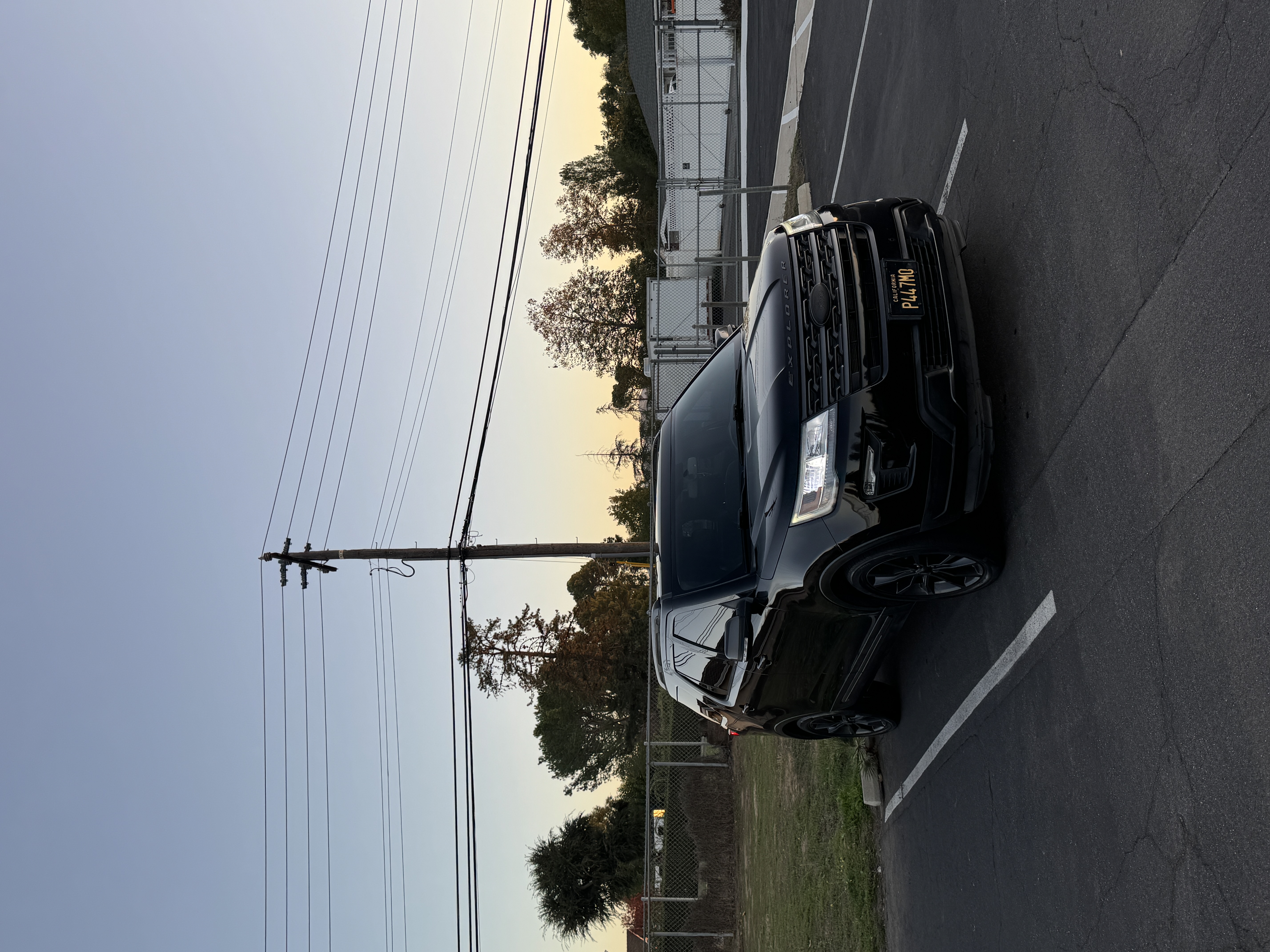 Used 2018 Ford Explorer XLT w/ Equipment Group 202A FWD image 1