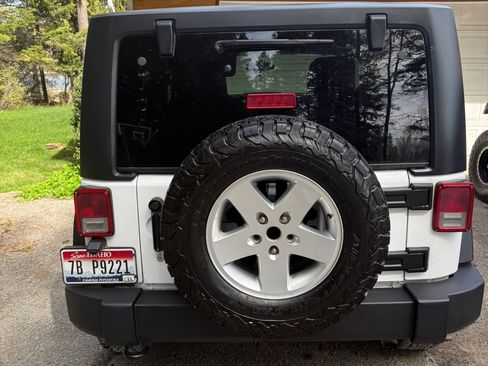 Used 2012 Jeep Wrangler Sport AWD/4WD image 4