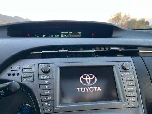 Used 2015 Toyota Prius Four w/ Deluxe Solar Roof Package FWD image 15