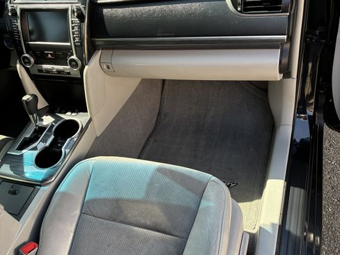 Used 2012 Toyota Camry XLE w/ Leather Pkg FWD image 20