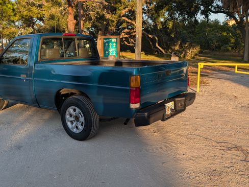 Used 1996 Nissan Pickup XE image 4