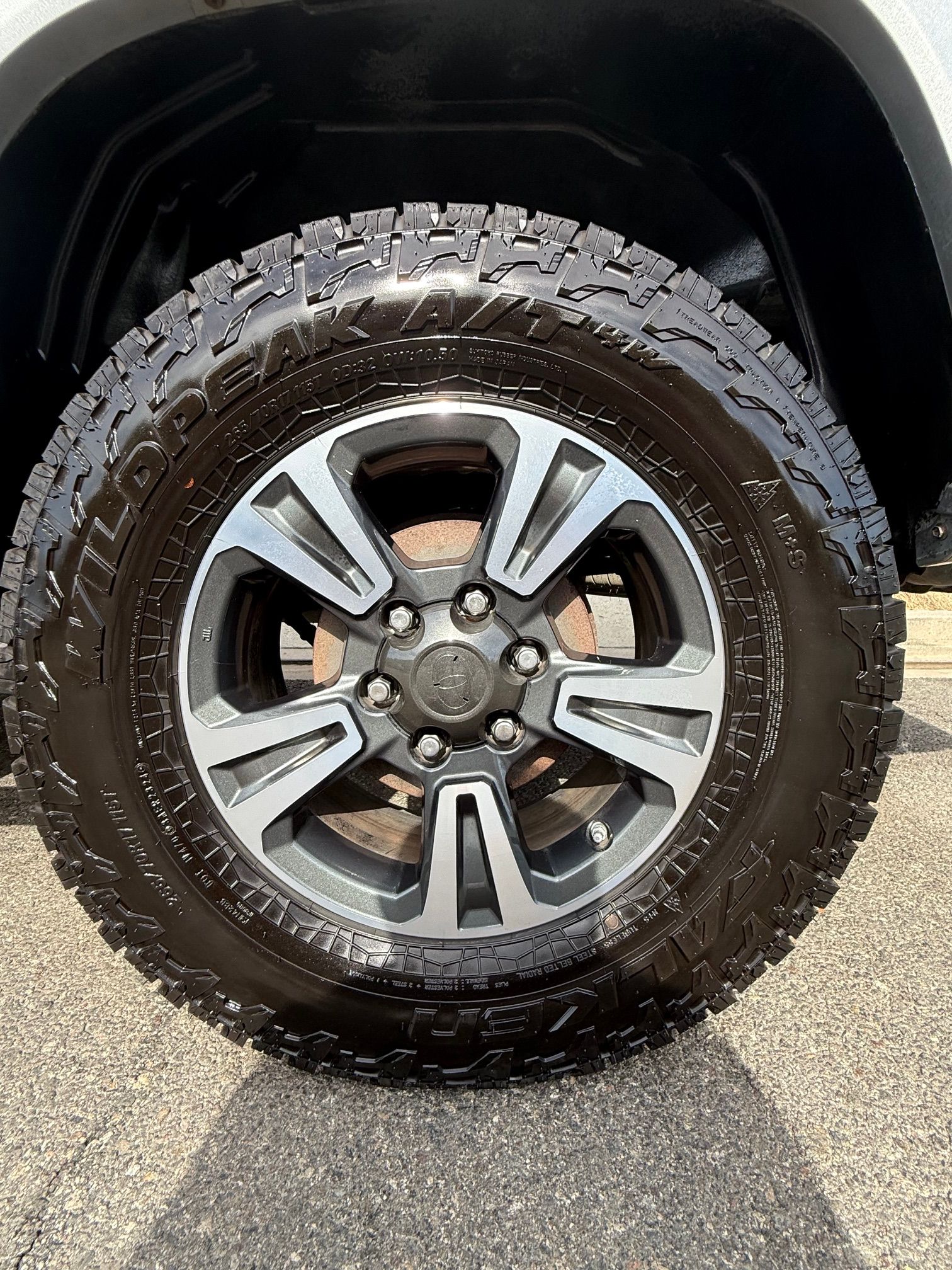 Used 2017 Toyota Tacoma TRD Sport w/ Exterior Package AWD/4WD image 16