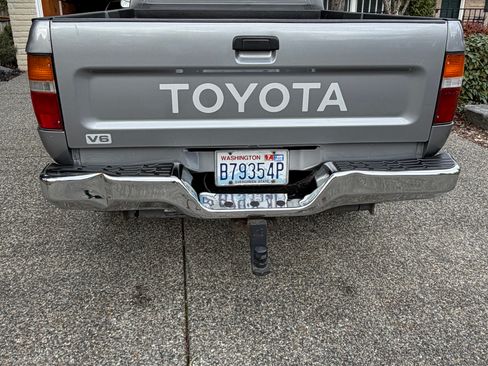 Used 1993 Toyota Pickup Deluxe image 5