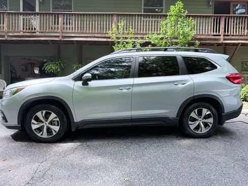 Used 2021 Subaru Ascent Premium w/ Convenience Package AWD/4WD image 9