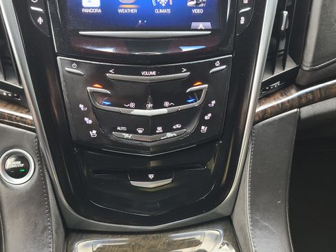 Used 2015 Cadillac Escalade Platinum AWD/4WD image 12