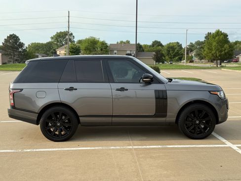 Used 2017 Land Rover Range Rover HSE image 1