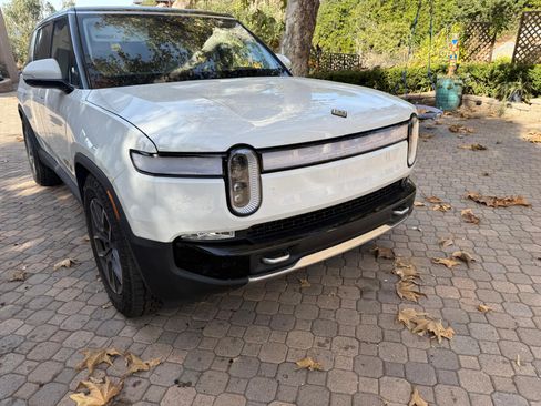 Used 2023 Rivian R1S Adventure AWD/4WD image 4