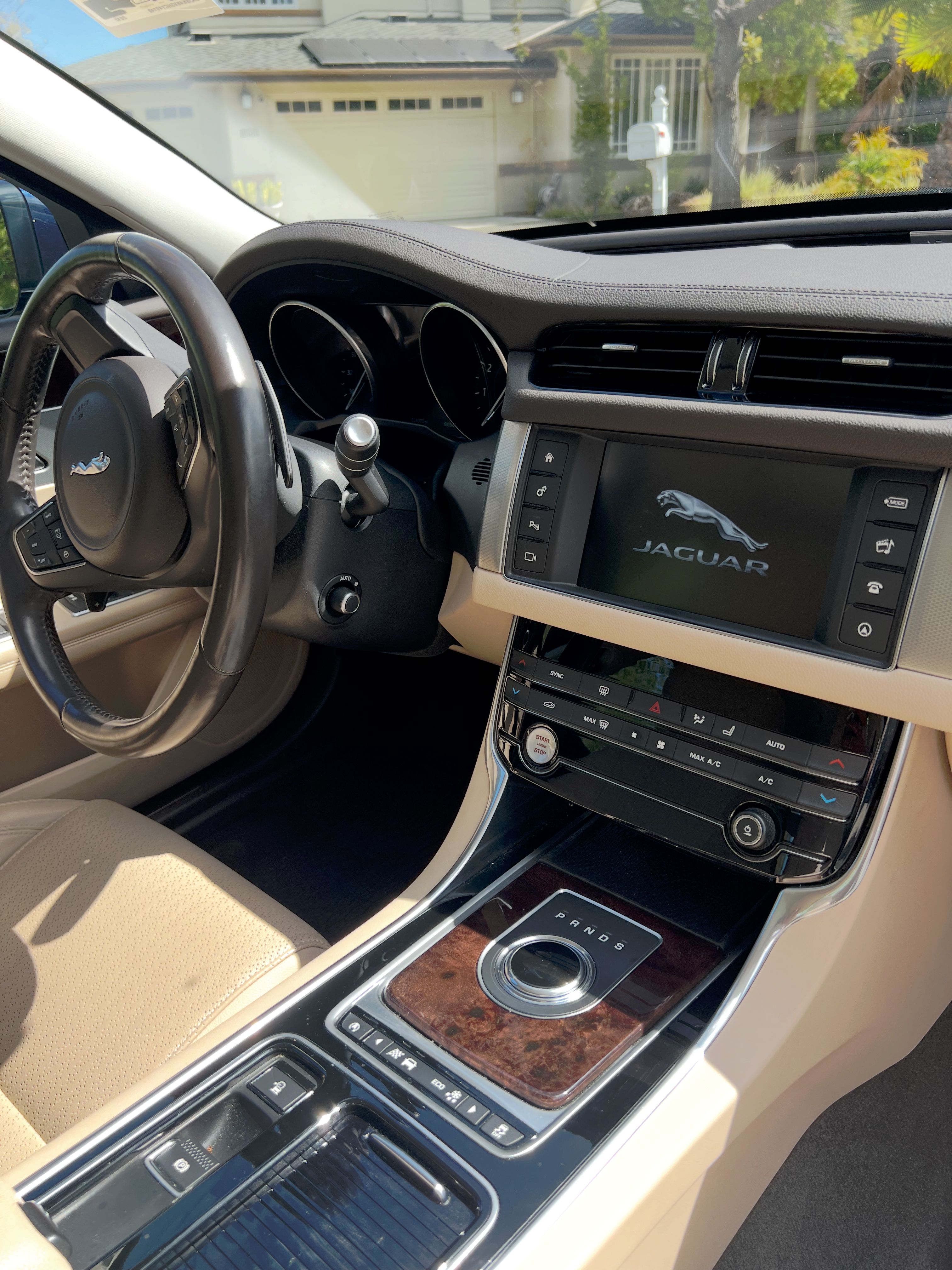 Used 2017 Jaguar XF Prestige AWD/4WD image 19