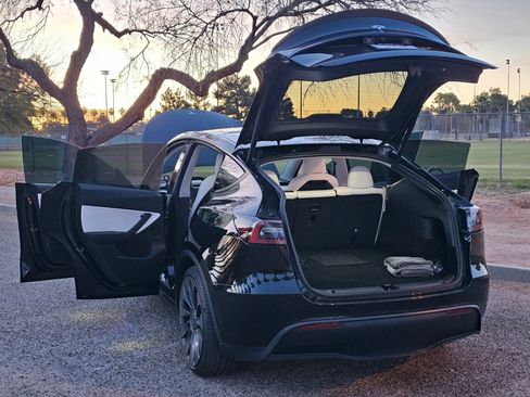 Used 2022 Tesla Model Y Performance image 7