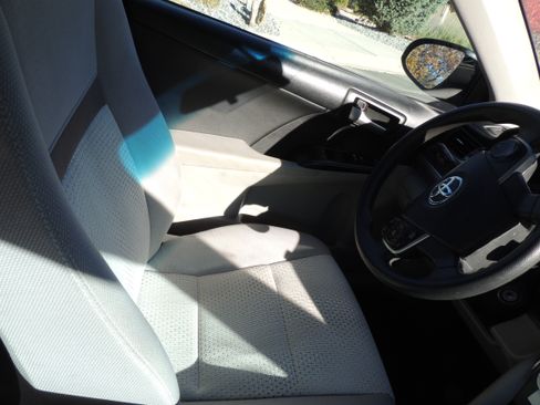 Used 2013 Toyota Camry LE image 19