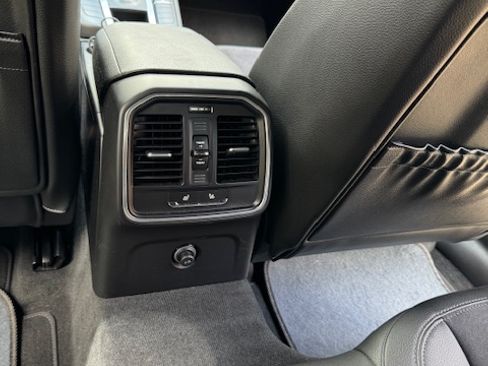 Used 2015 Porsche Macan S image 6