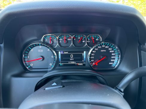 Used 2018 Chevrolet Suburban LT w/ LT Signature Package image 5