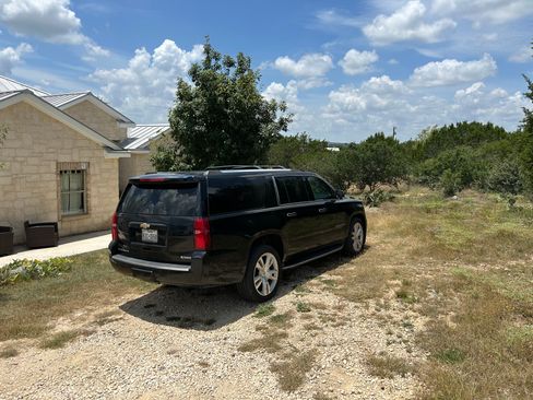 Used 2017 Chevrolet Suburban Premier AWD/4WD image 12