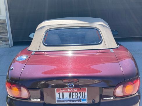 Used 2000 MAZDA MX-5 Miata RWD image 2