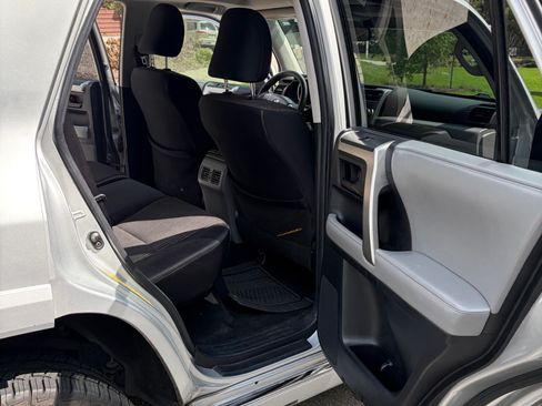 Used 2012 Toyota 4Runner SR5 w/ Convenience Pkg image 16