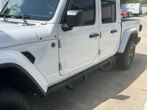 Used 2022 Jeep Gladiator Rubicon w/ LED Lighting Group AWD/4WD image 11
