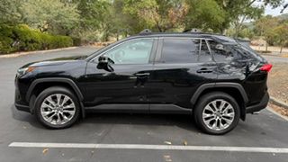 Used 2022 Toyota RAV4 XLE Premium FWD image 1