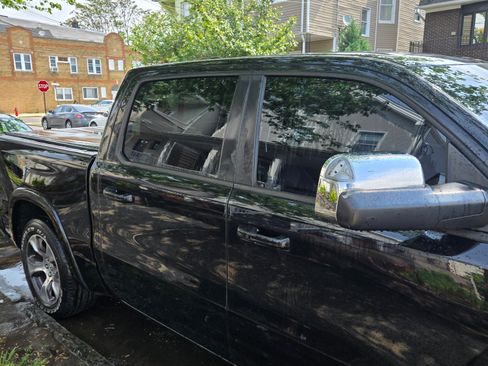 Used 2019 RAM 1500 Laramie image 11