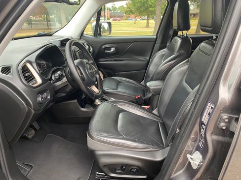Used 2017 Jeep Renegade Limited image 11