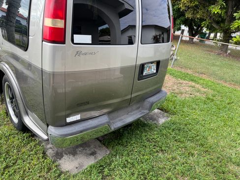 Used 2006 Chevrolet Express 1500 w/ Preferred Equipment Group image 7