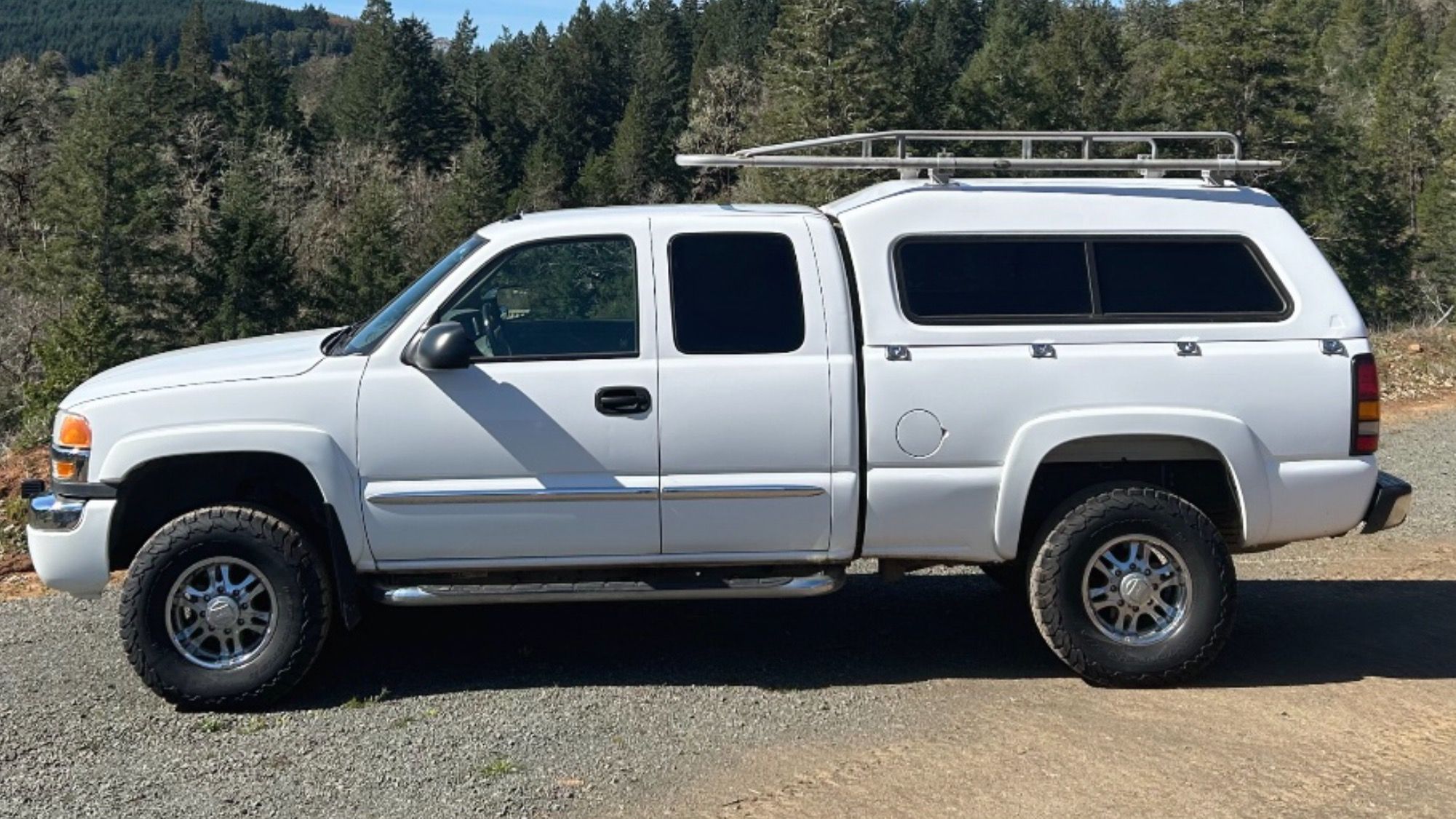 Used 2005 GMC Sierra 2500 SLT w/ Skid Plate Package AWD/4WD image 2