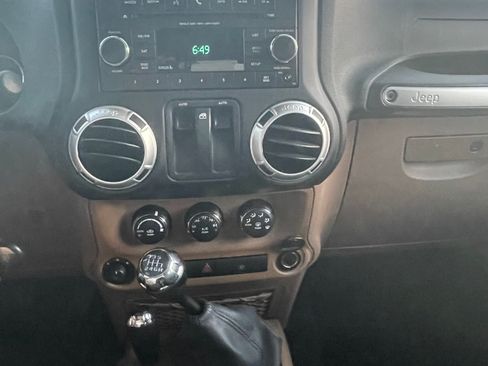 Used 2013 Jeep Wrangler Rubicon w/ PWR Convenience Group image 11