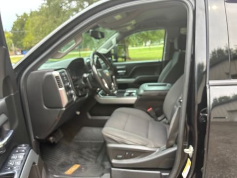 Used 2019 Chevrolet Silverado 2500 LT w/ Midnight Edition AWD/4WD image 5