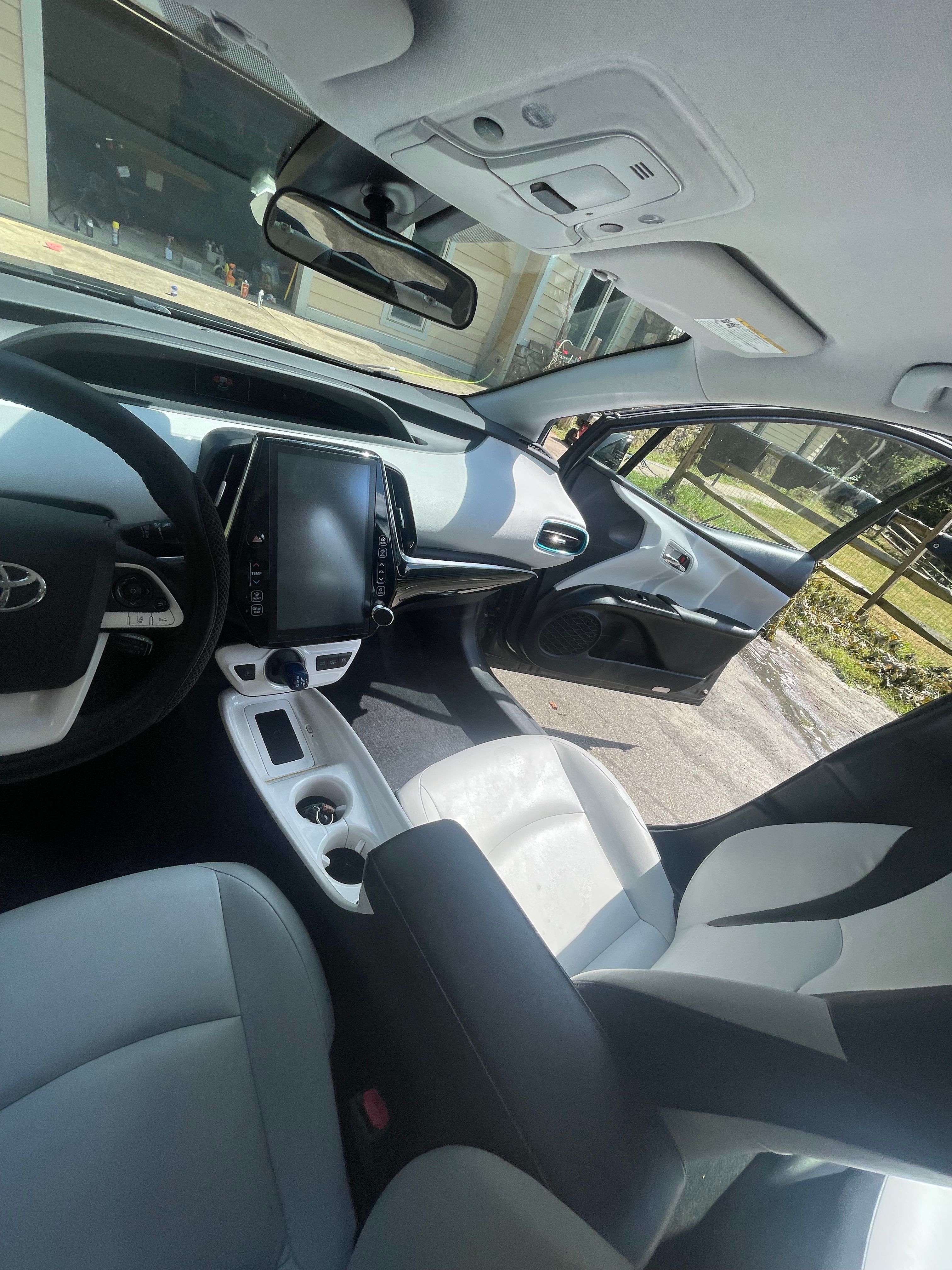 Used 2018 Toyota Prius Prime Premium FWD image 9