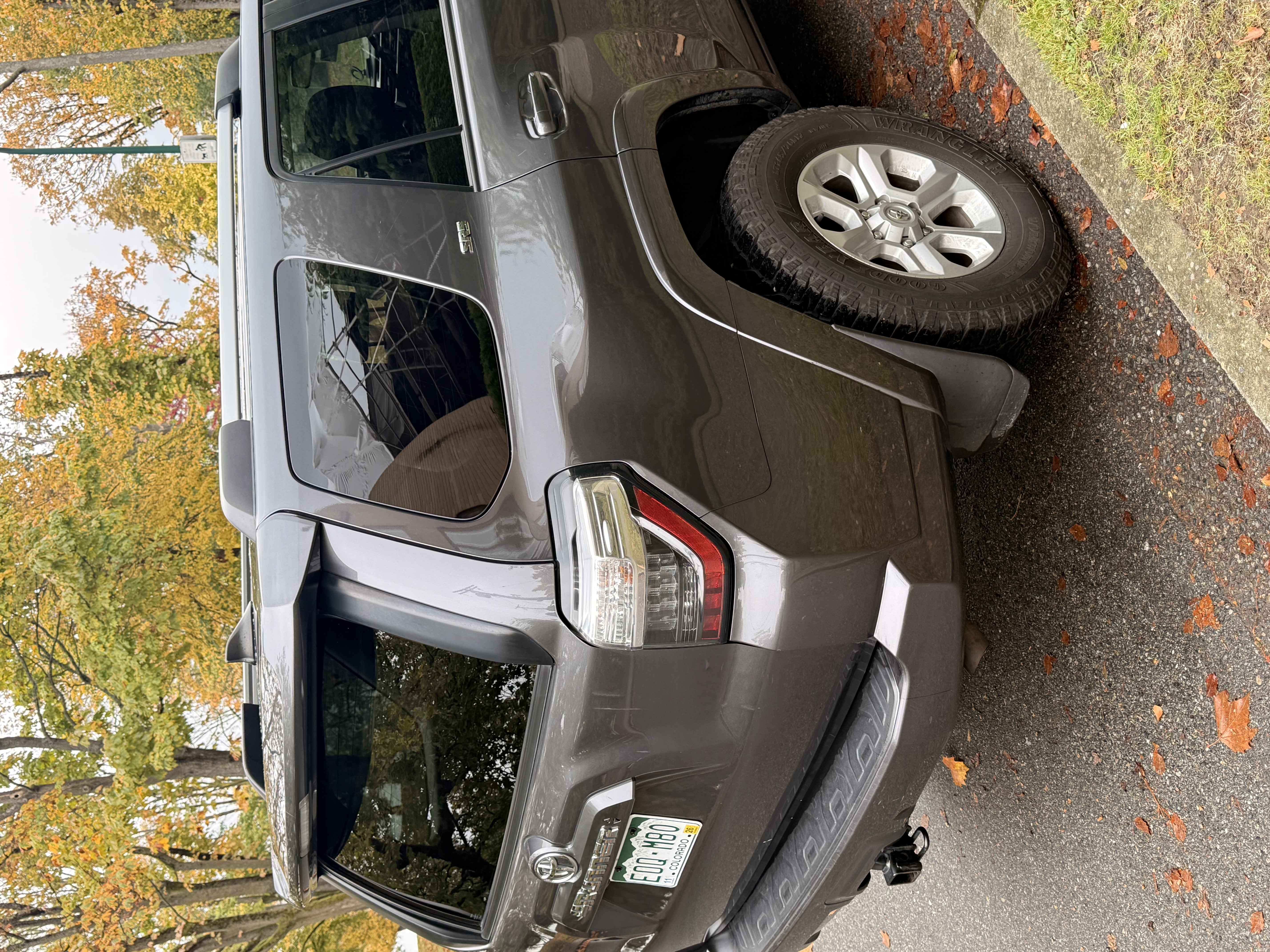 Used 2023 Toyota 4Runner SR5 AWD/4WD image 4